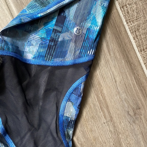 Lululemon capris - Picture 5 of 5